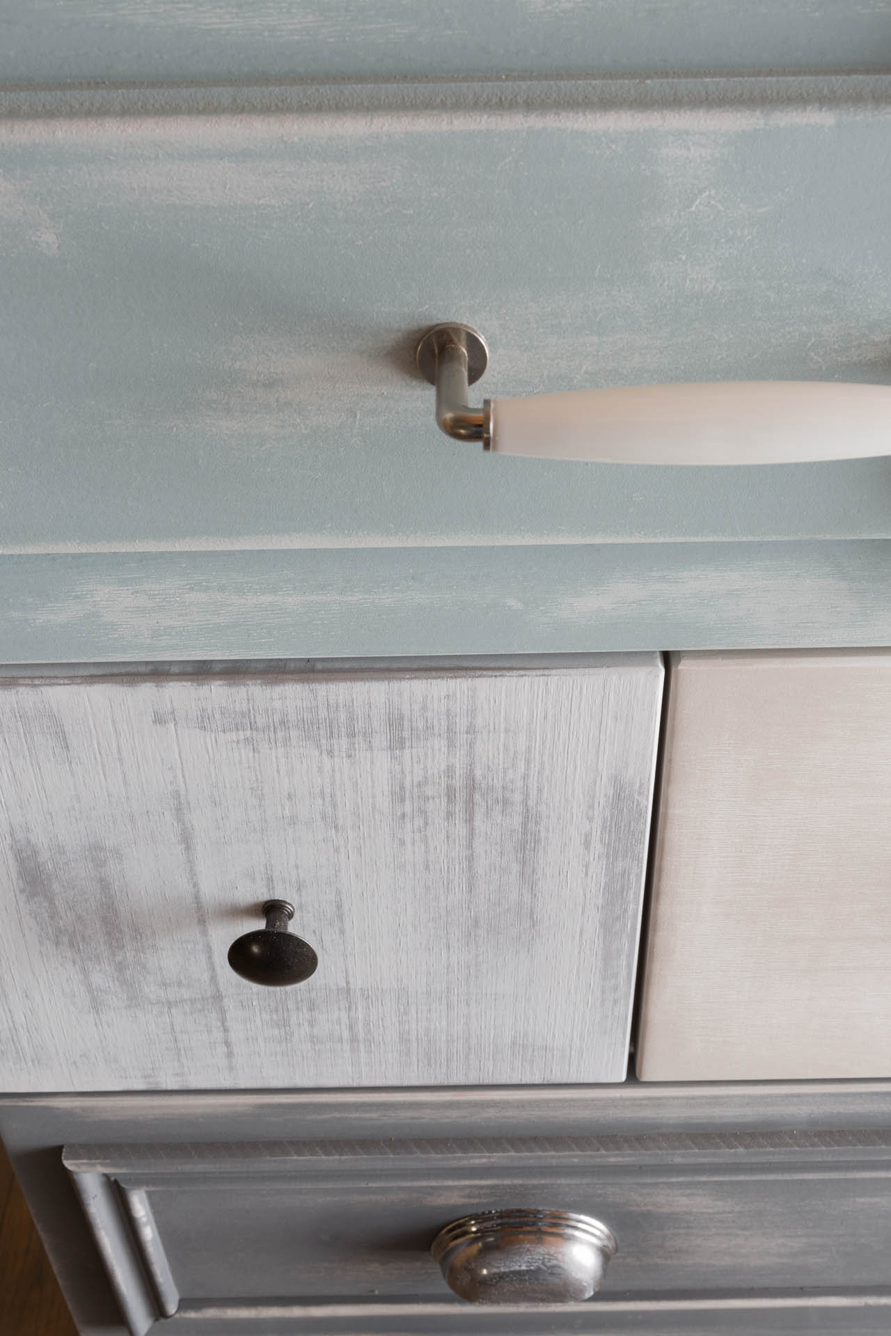 meuble-effet-le-chaule-bleu-du-nord-craie- meuble-effet-le-chaule-bleu-du-nord-craie-