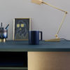 metal-absolu-bleu-metal-mat-or-jaune-brillant-bureau-2