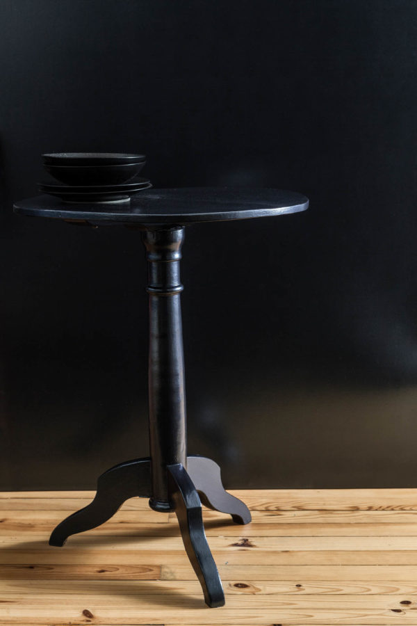 noirs-nuance-black-new-black-brillant-table